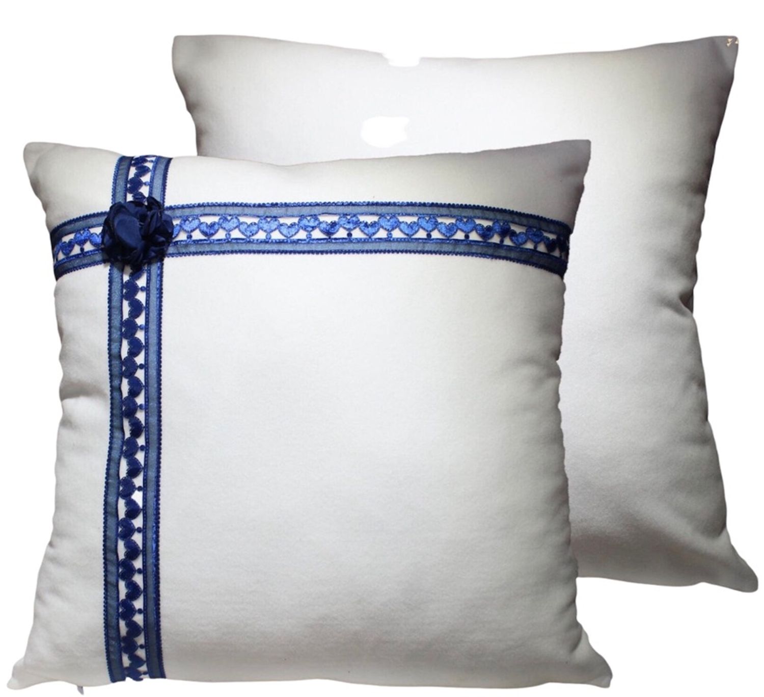 Цагаан кашмеран дэр