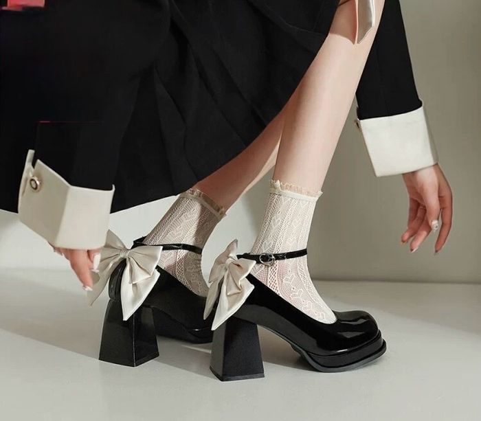 Өсгийтэй гутал