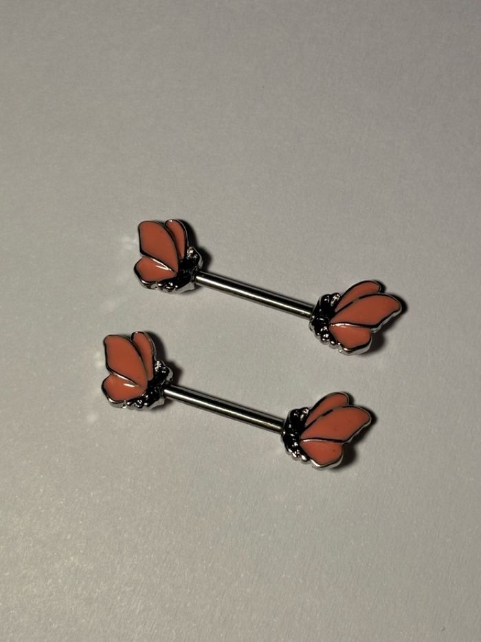 Хөхний ээмэг