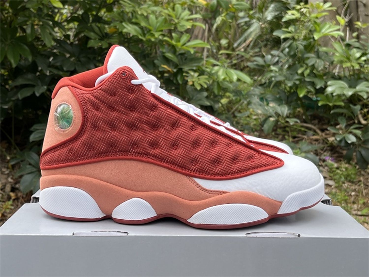 Air Jordan 13 “Dune Red”