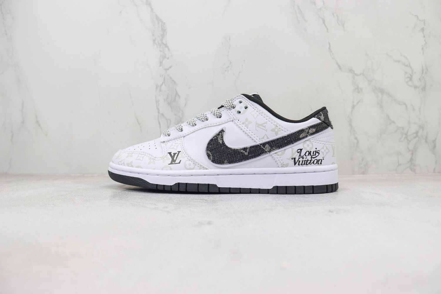 NIKE SB Dunk Low x Lv 114