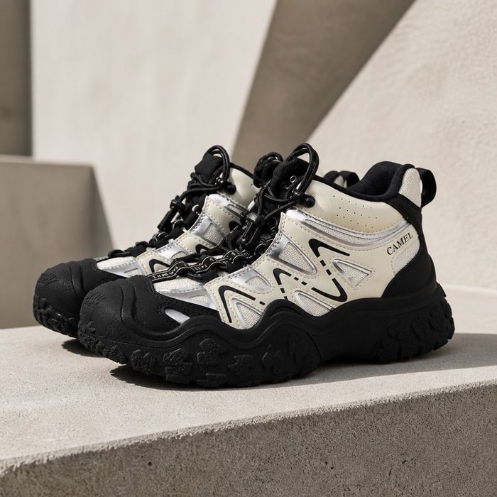 Camel High Balck and White
