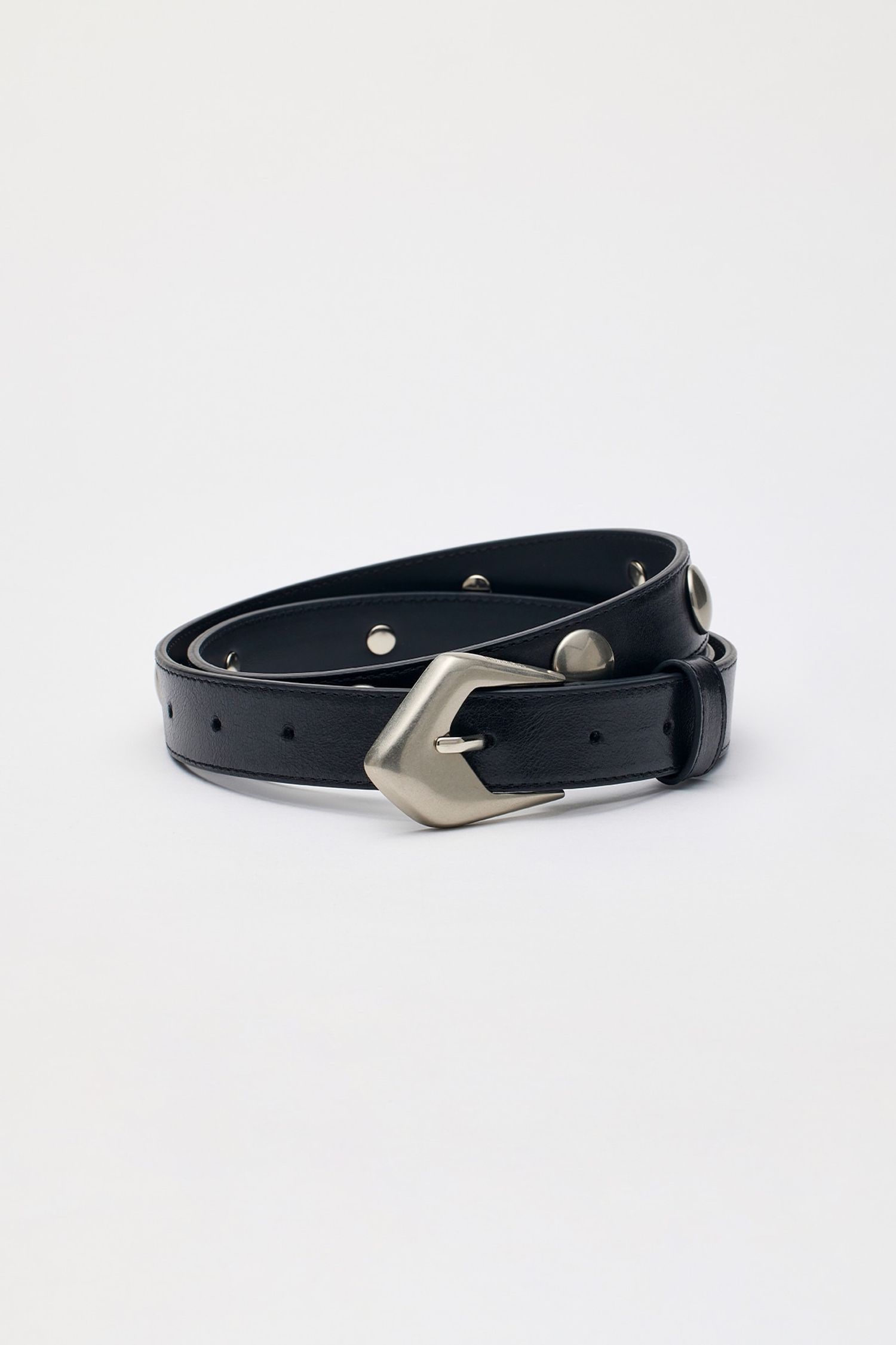 ROUND STUD LEATHER BELT IN BLACK