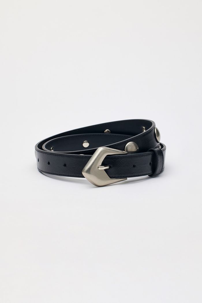 ROUND STUD LEATHER BELT IN BLACK