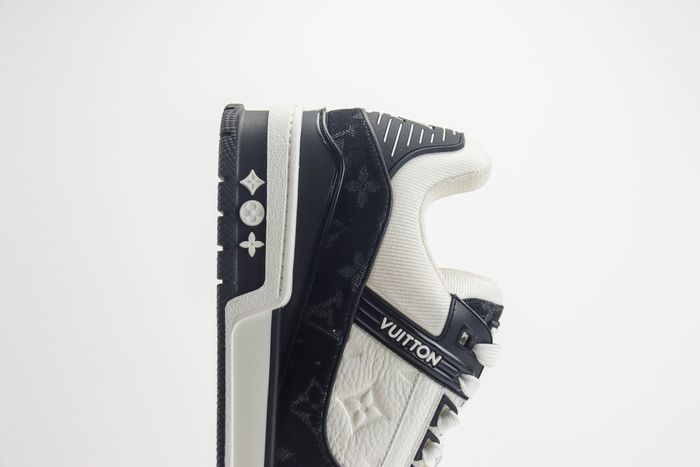 Louis Vuitton Trainer White Black