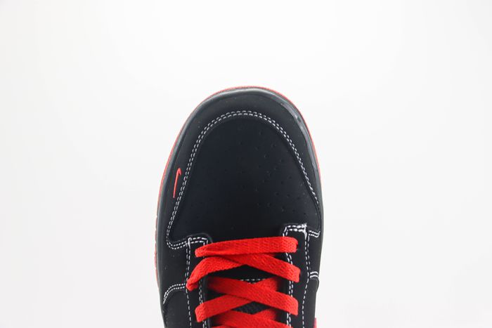 Nike SB Dunk Low Stussy 11