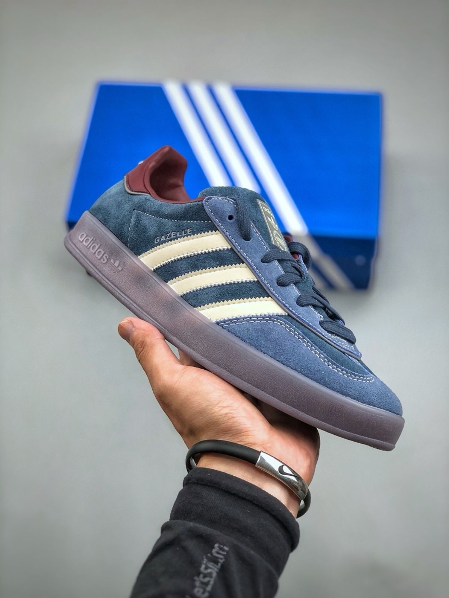  Gazelle Indoor “Navy white “