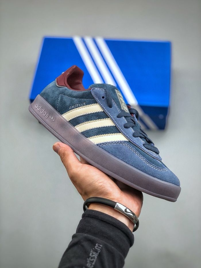  Gazelle Indoor “Navy white “
