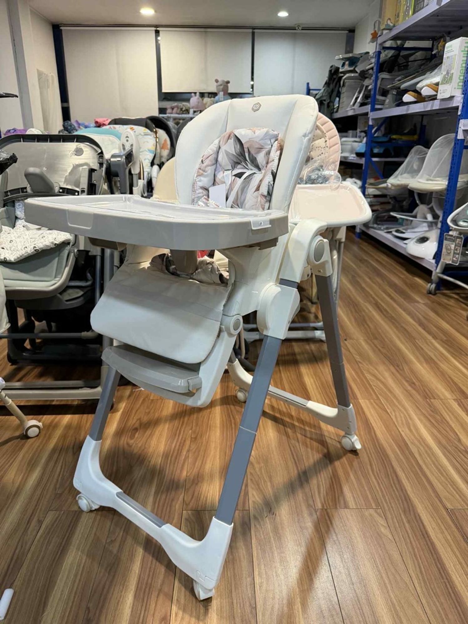 Хүүхдийн хоолны ширээ