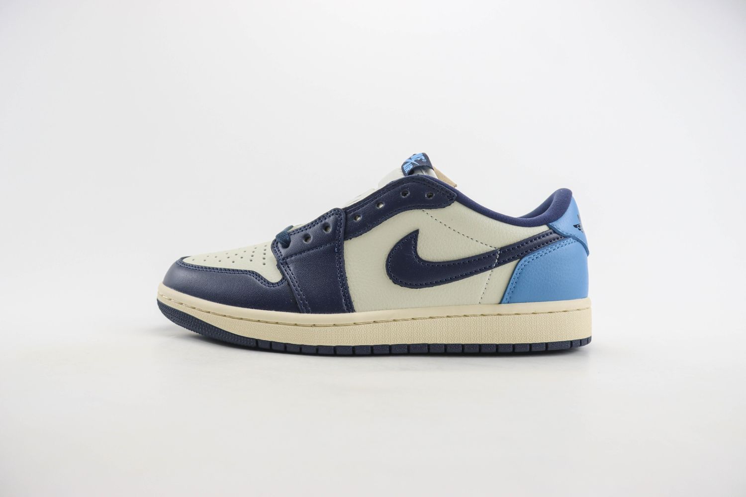 Air Jordan 1 Low OG Obsidian 