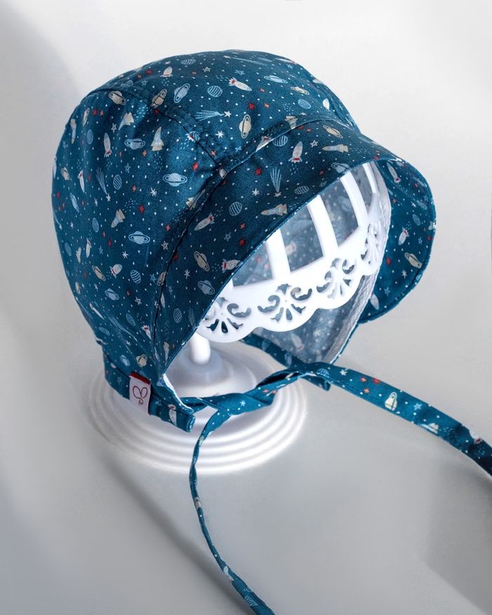 Brim bonnet Space adventure