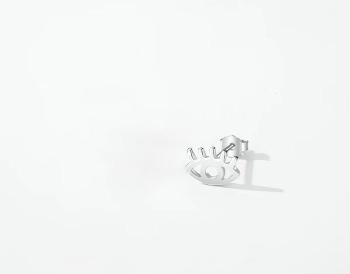 сормуустай нүдэн ээмэг