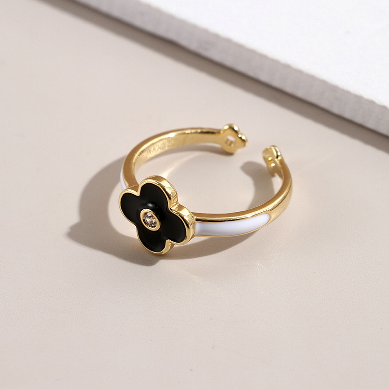  Black Flower Ring