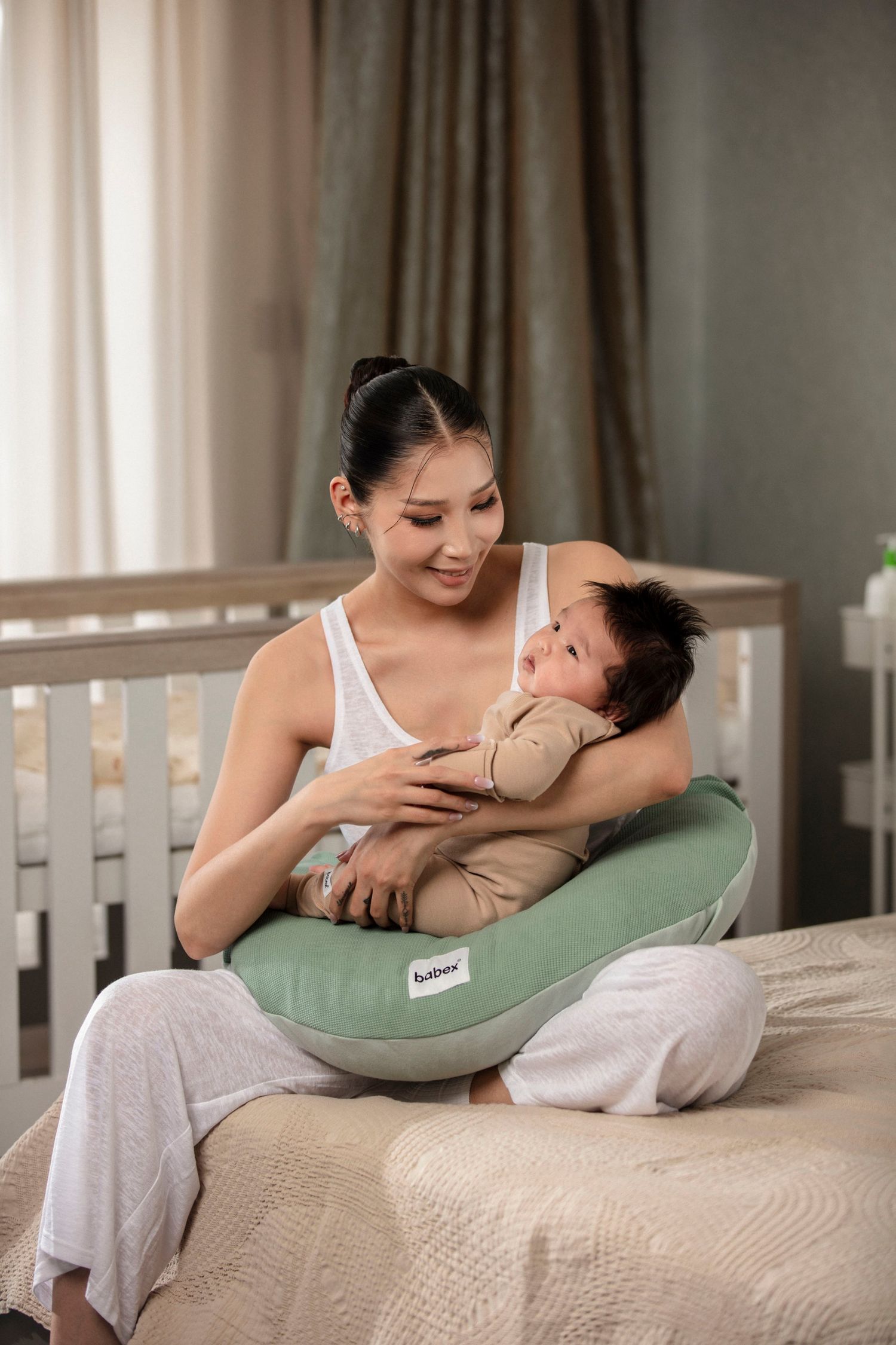 Хөхүүл  ээжийн дэр