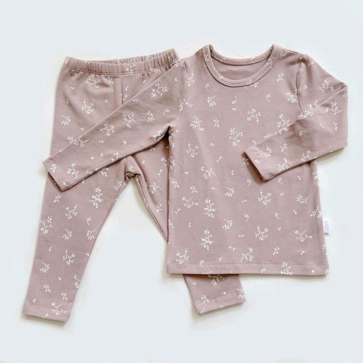 Цэцэгтэй ягаан унталгын хувцас