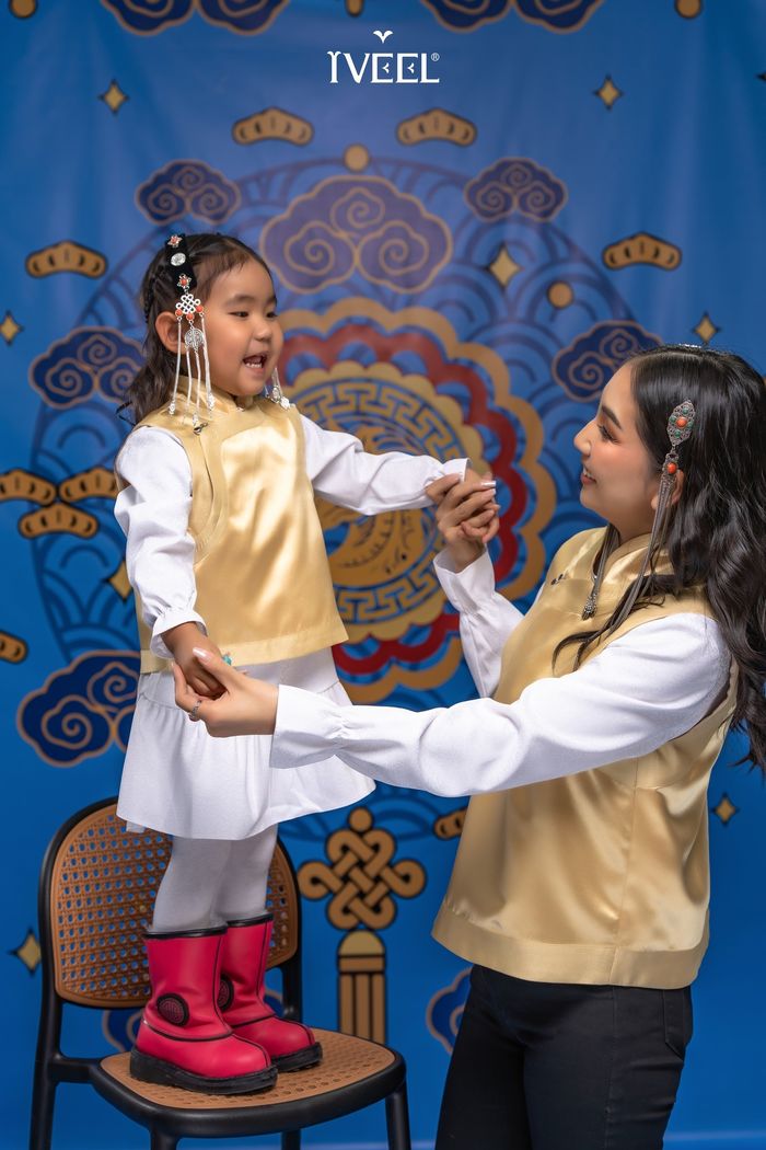 Өргөн оруулгатай уламжлалт хантааз