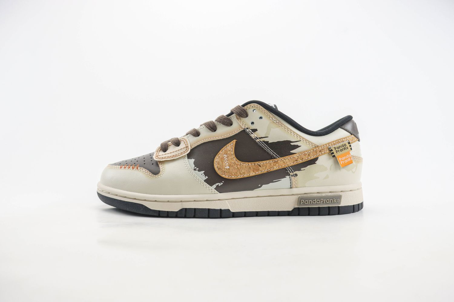 Nike SB Dunk Low "Desert Storm"