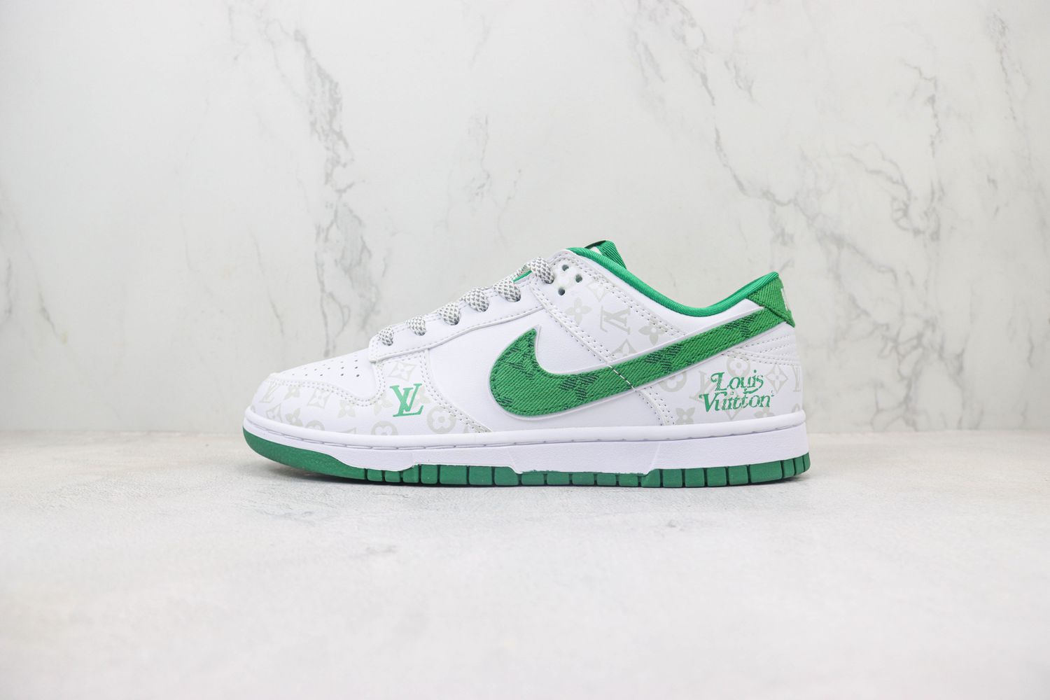 NIKE SB Dunk Low x LV 111