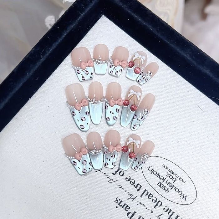 Наадаг хумс