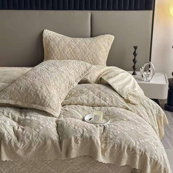 Цэвэр даавуун хөнжилтэй орны бүтээлэг