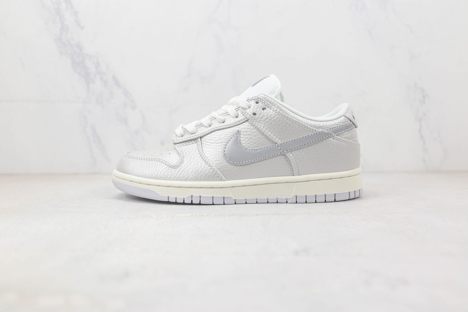 Dunk Low SE 'Metallic Silver'
