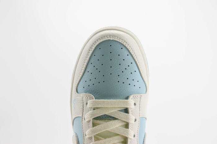 Nike SB Dunk Low x LV 70