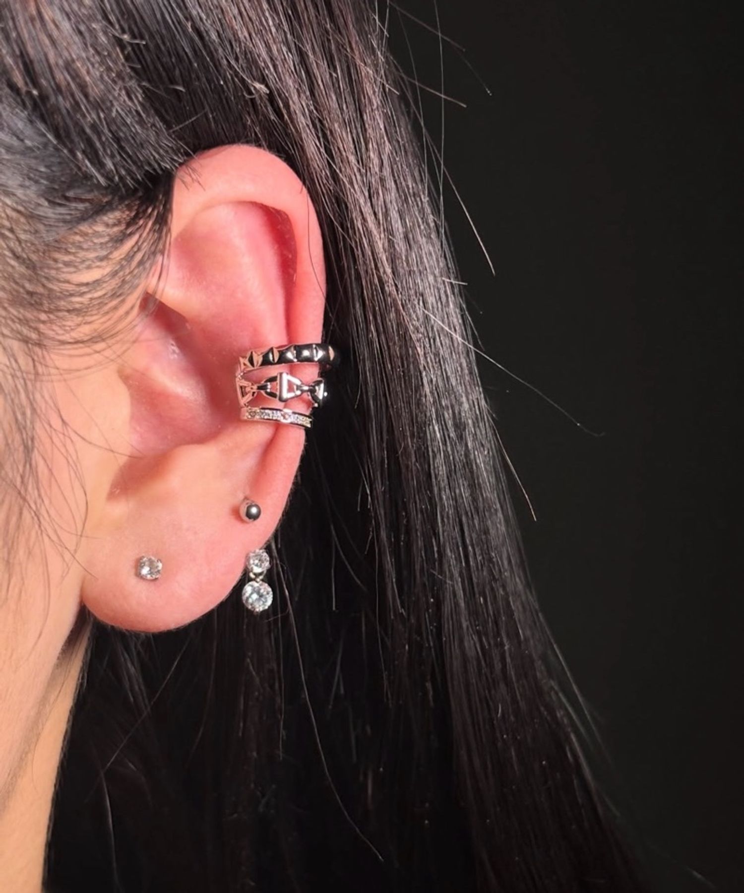 Хавчдаг ээмэг