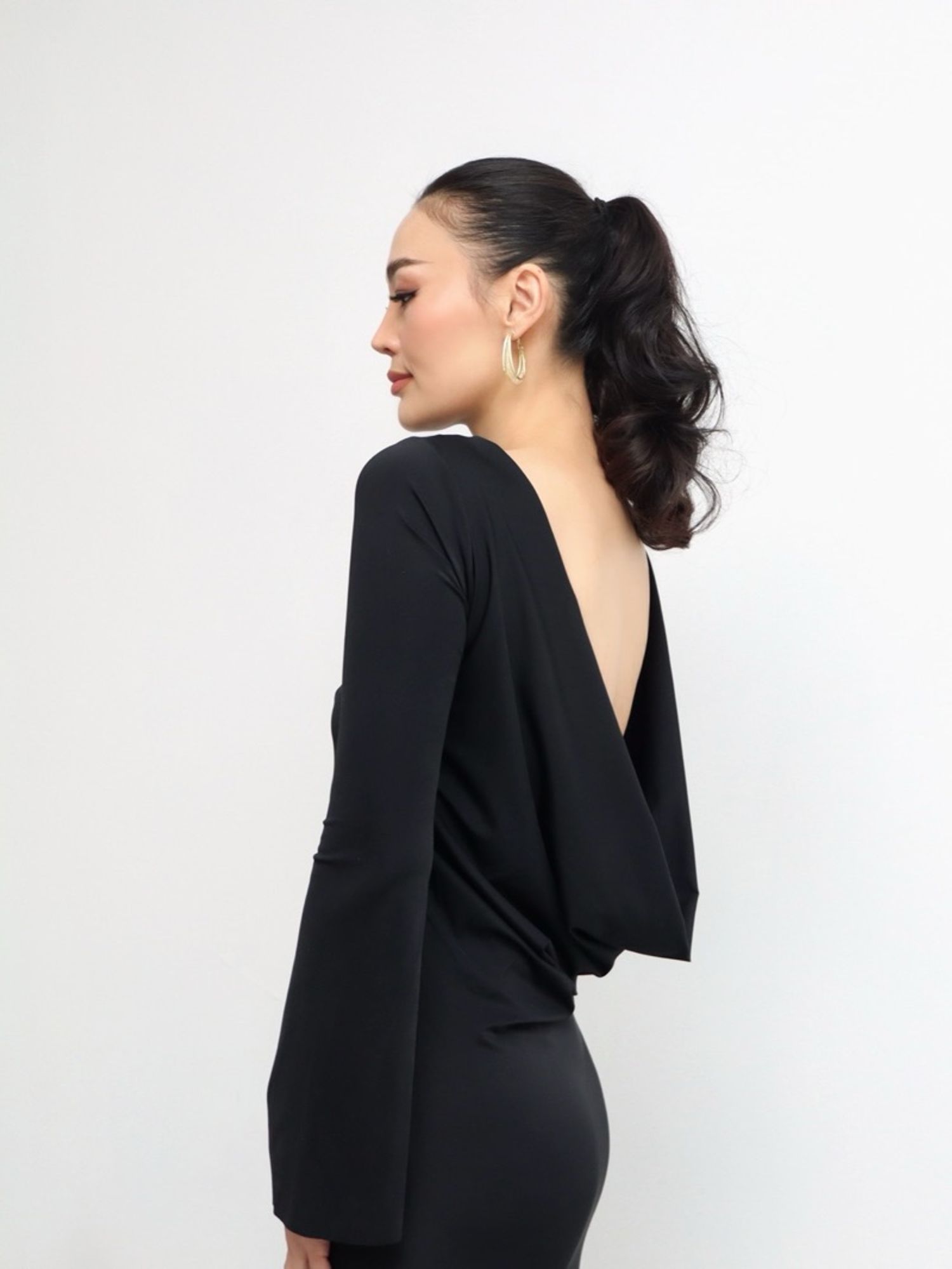 Backless maxi dress long sleeve