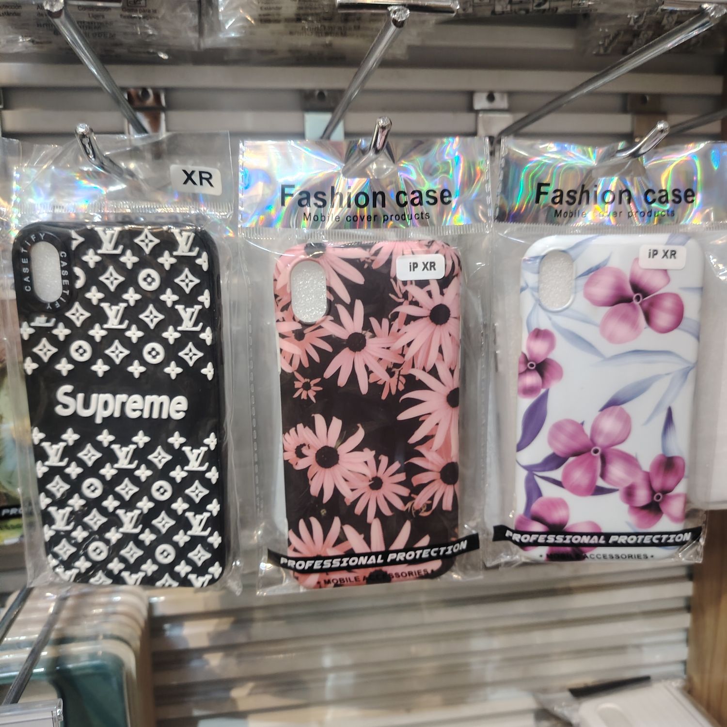 iPhone XR Цэцэгтэй & Louis Vuitton Гэр 