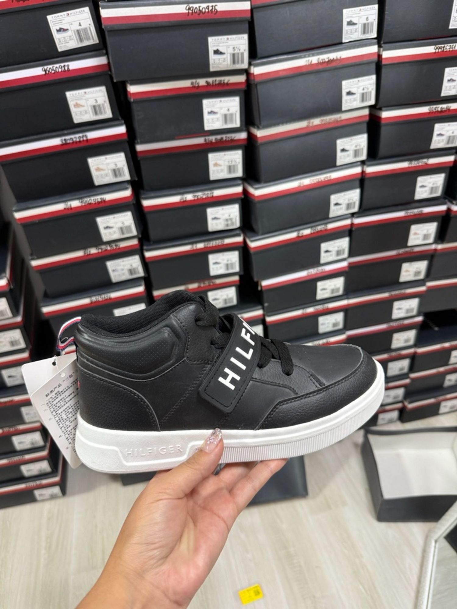 Tommy Hilfiger гутал