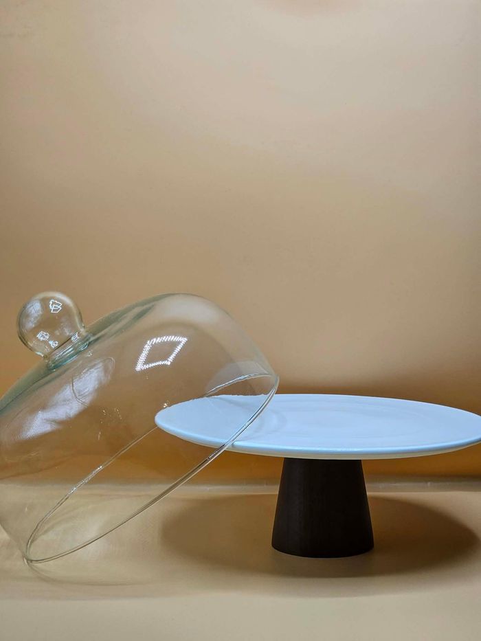 Модон хөлтэй шилэн таглаатай таваг 25см