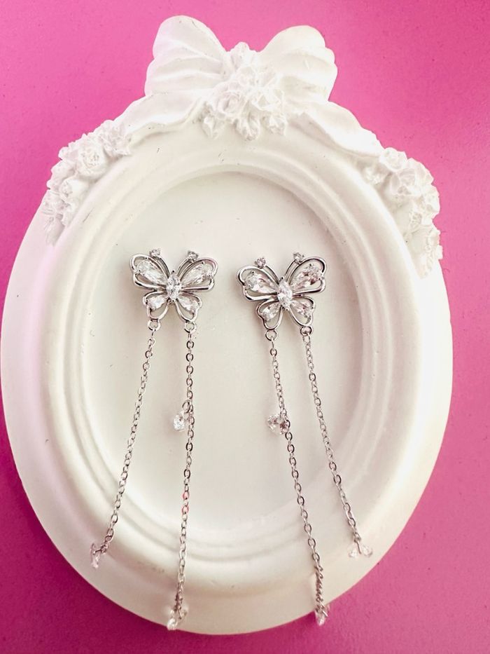 Эрвэйхэйтэй унждаг ээмэг