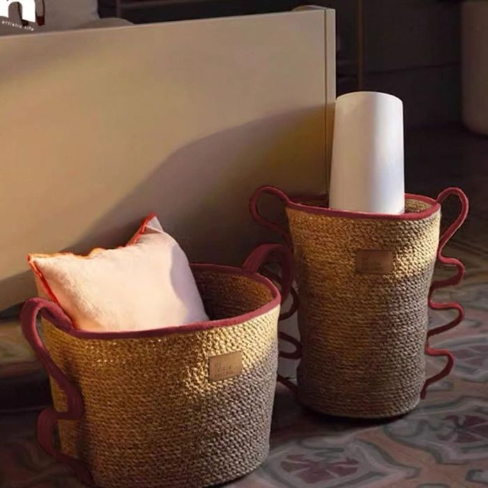 Загварлаг улаан оруулгатай сагс