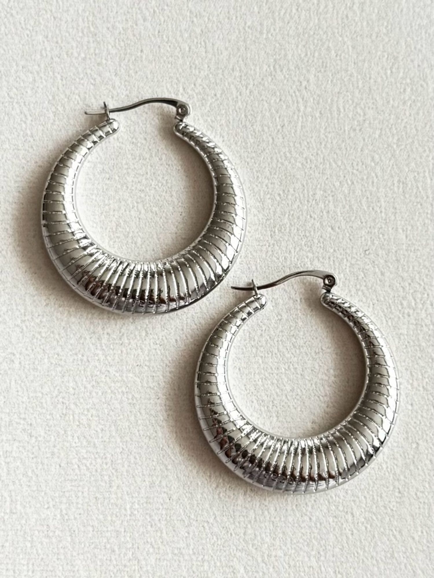 Textured hoops