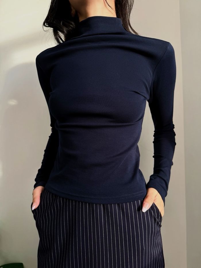 Turtleneck long sleeve top