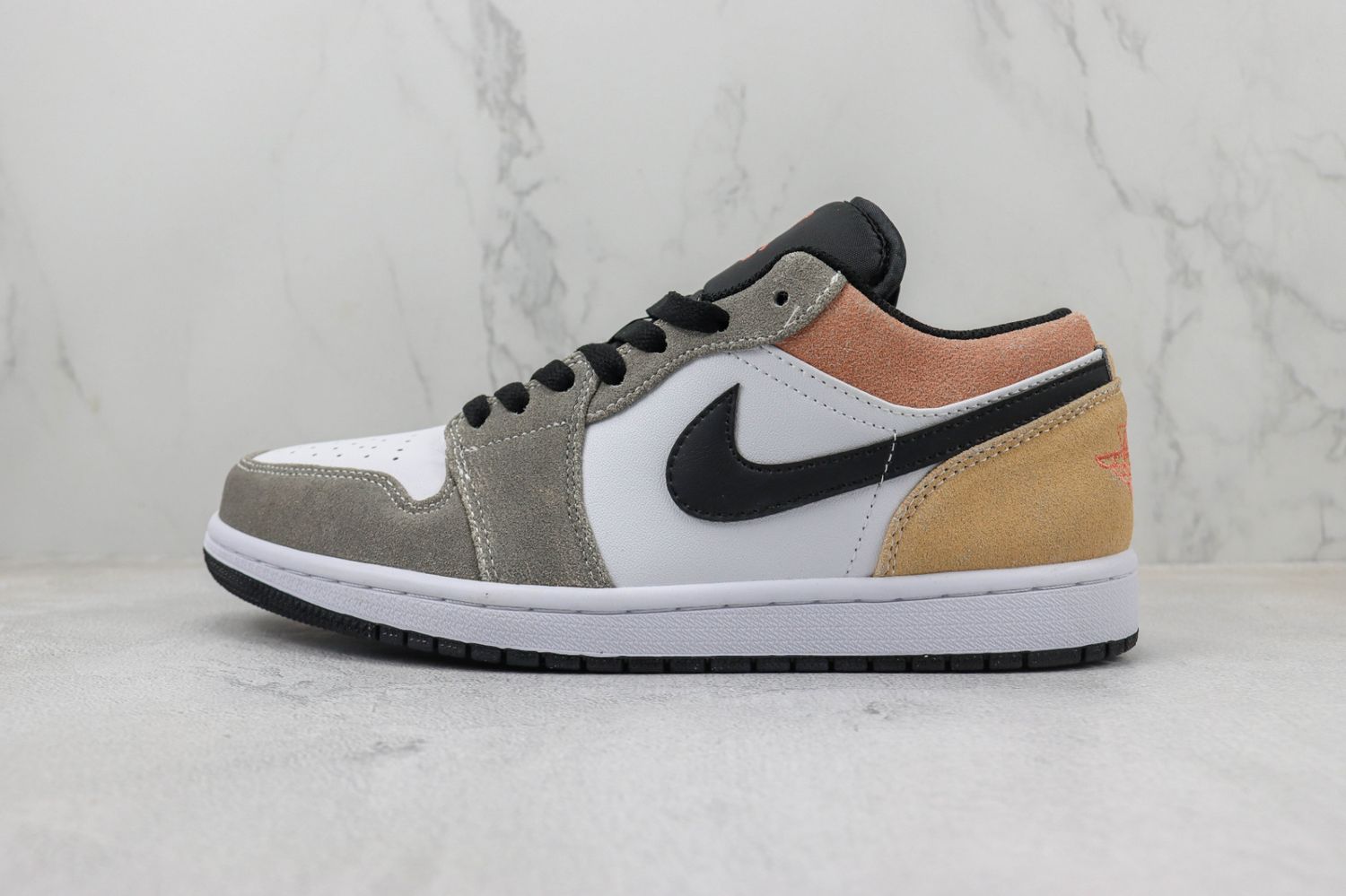 Jordan 1 Low SE Flight Club