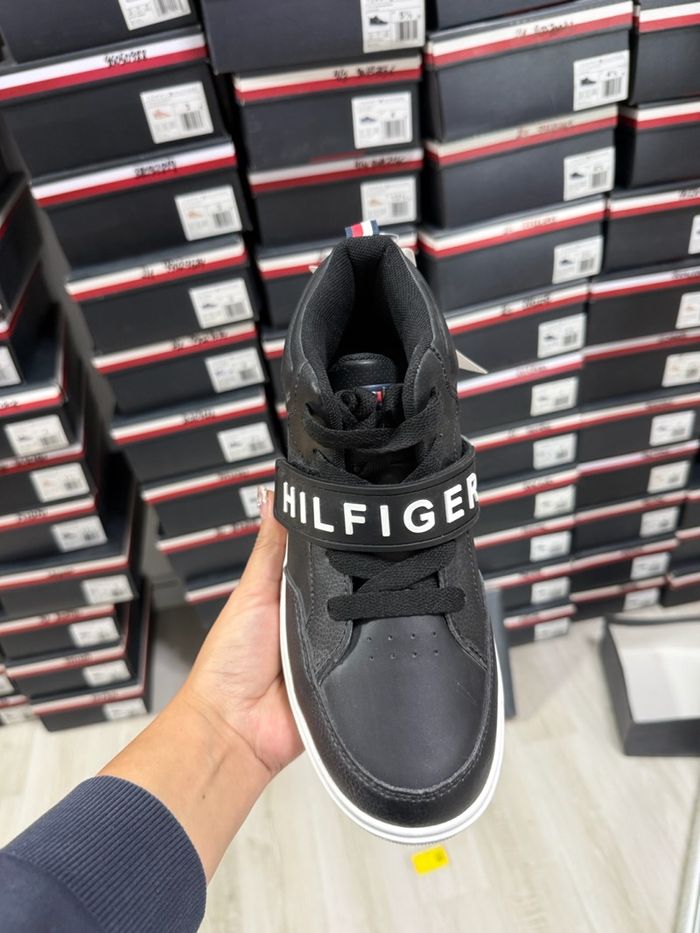 Tommy Hilfiger гутал