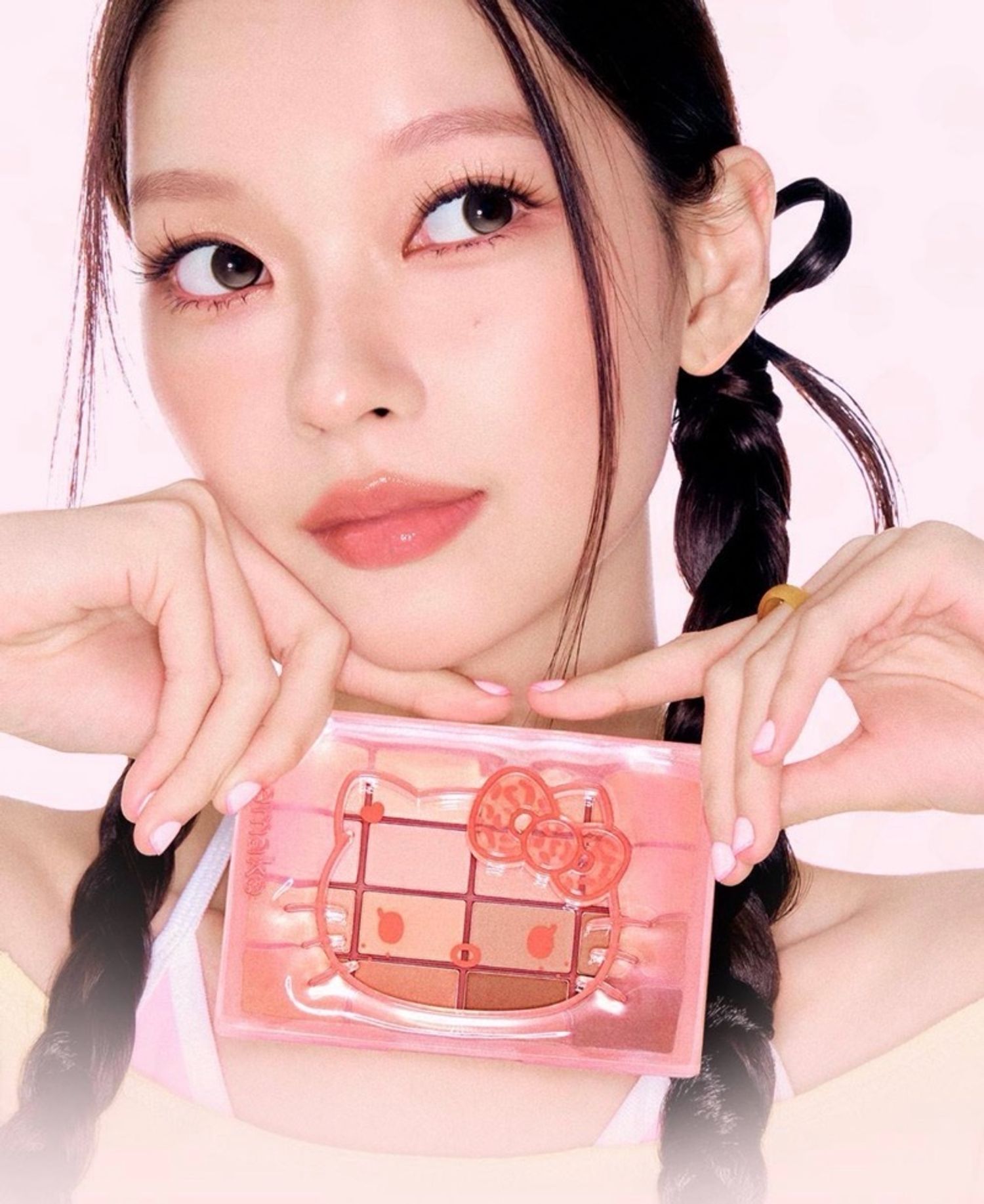 WAKEMAKE 32 PEACH SANDY BLURRING EYE PALETTE HELLO KITTY LIMITED