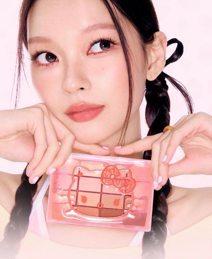 WAKEMAKE 32 PEACH SANDY BLURRING EYE PALETTE HELLO KITTY LIMITED