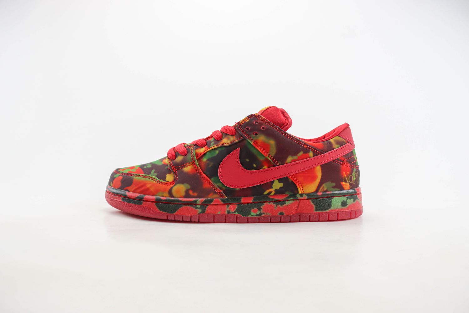 Nike SB Dunk Low The Wizard of Oz Poppy Field