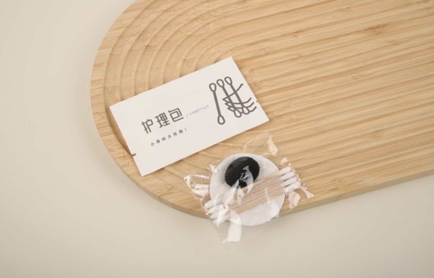 4 модон чигчлүүр, 1 үс засах утас, 1 хөвөн наалт