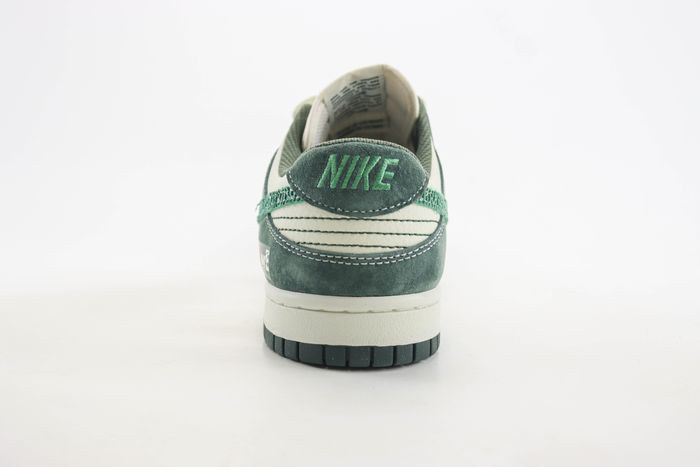 Nike SB Dunk Low x supreme 54