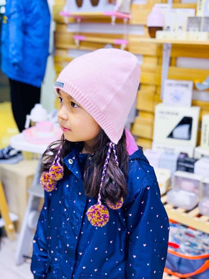 Бөмбөлөгтэй малгай