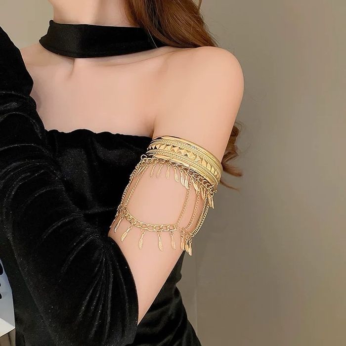 Бугалганы гоёл цацагтай шаргал