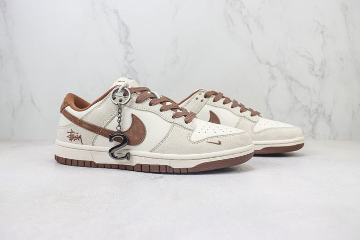Nike SB Dunk Low x Stussy 138