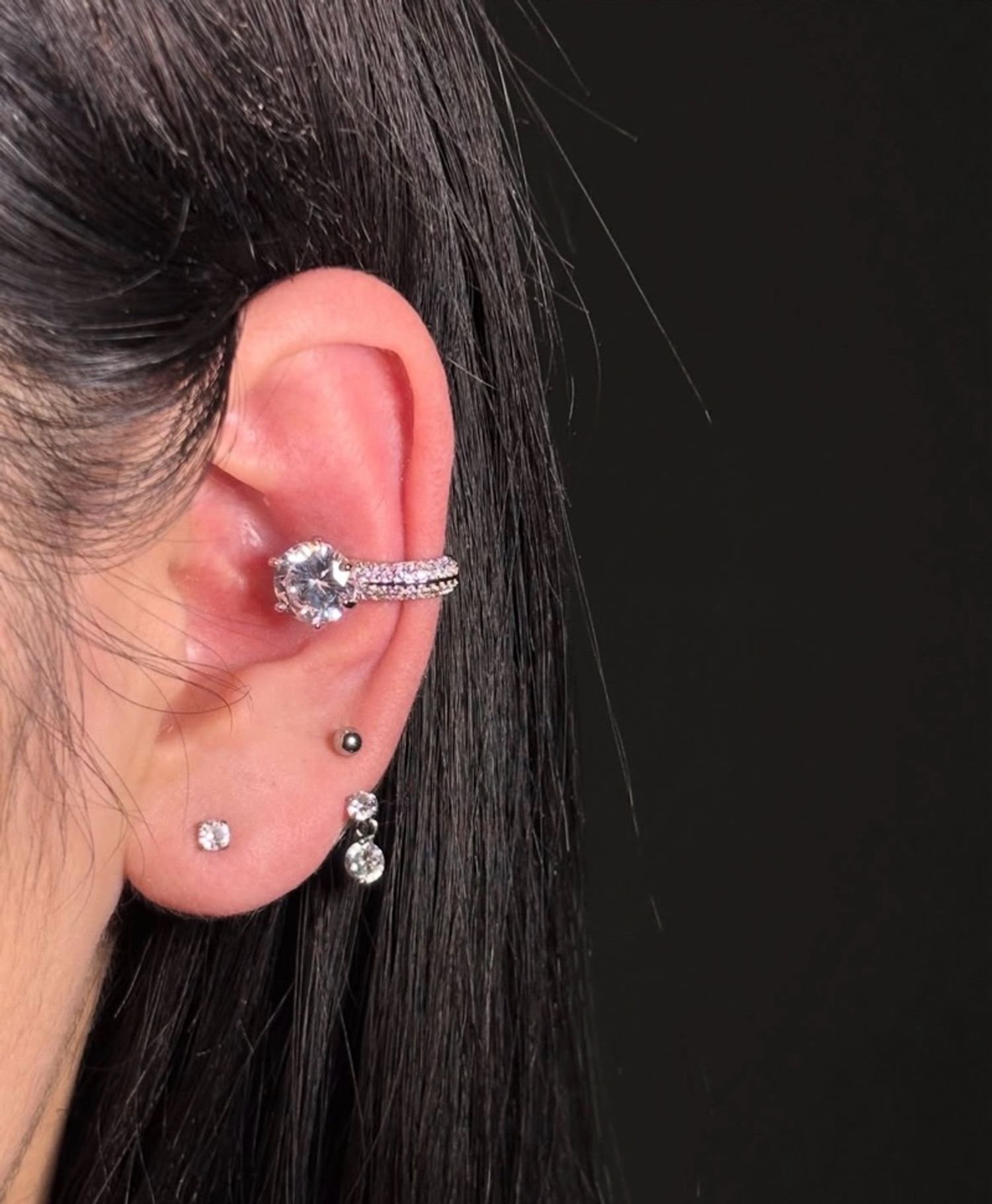 Хавчдаг ээмэг