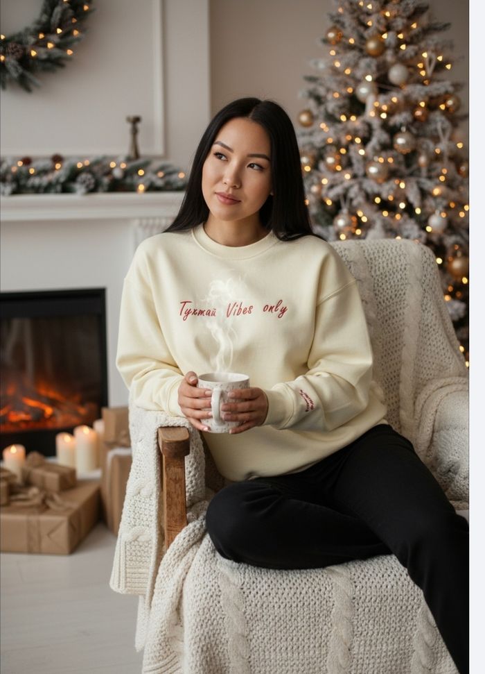 Тухтай дулаан  𝐅𝐥𝐞𝐞𝐜𝐞 𝐒𝐰𝐞𝐚𝐭𝐬𝐡𝐢𝐫𝐭 - Apricot (chest & sleeve embroidery)