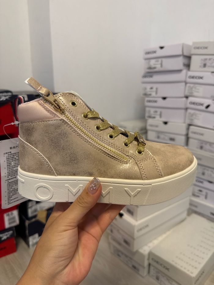 Tommy Hilfiger гутал