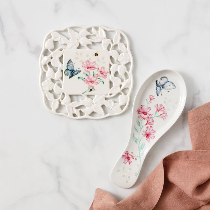 BUTTERFLY MDW DW CARVED TRIVET