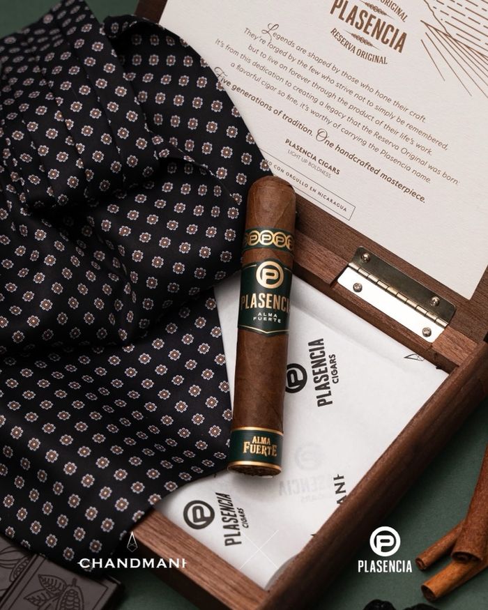 Alma fuerte and Black ascot